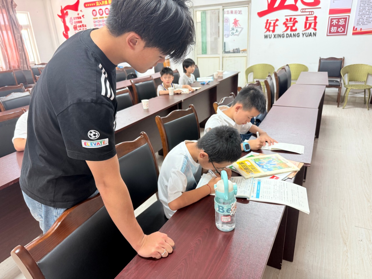 ���崺���Σ�ͯ��ͬ�С� ����������������չ���ڹ����й�־Ըʵ���