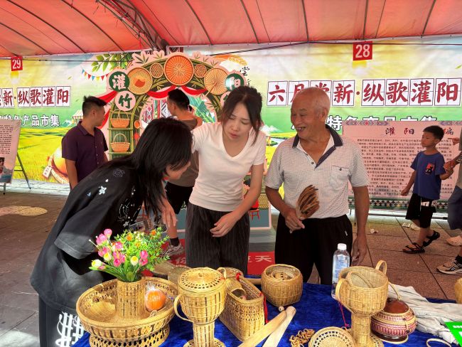 ͼΪʵ���ų�Ա�봫�����ĳ������뽻�����С������� ��ͼ