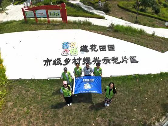 青春赴乡土，实践显担�