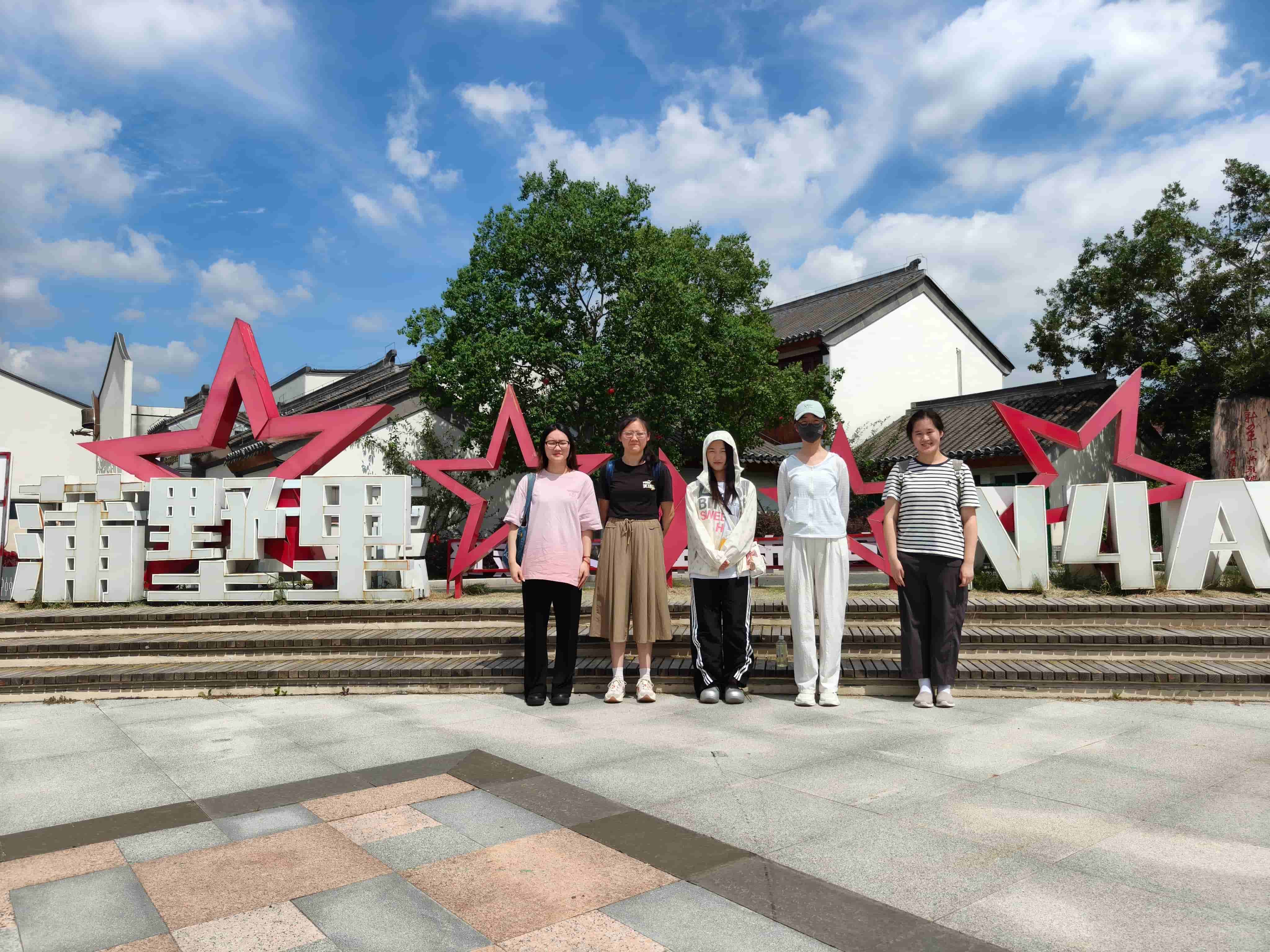 图为实践团合影。沈馨烨供图。