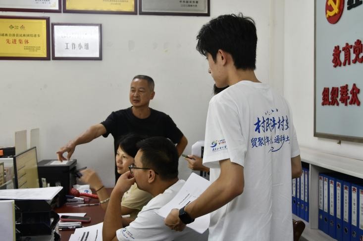 �㶫������ó��ѧ�����ഺ�ʶ�������������������óѧԺʦ������Դ��չ�����񽲴�ʷ����׫ʵ��