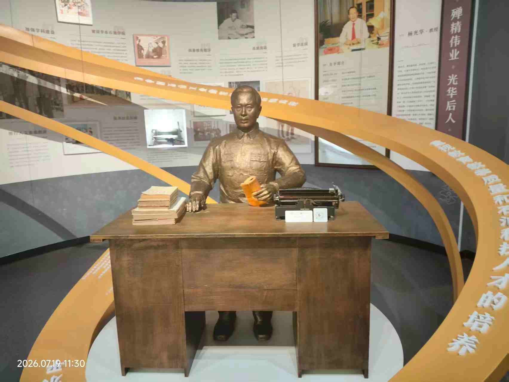 ׷��Уʷ��ɣ������ഺǰ��