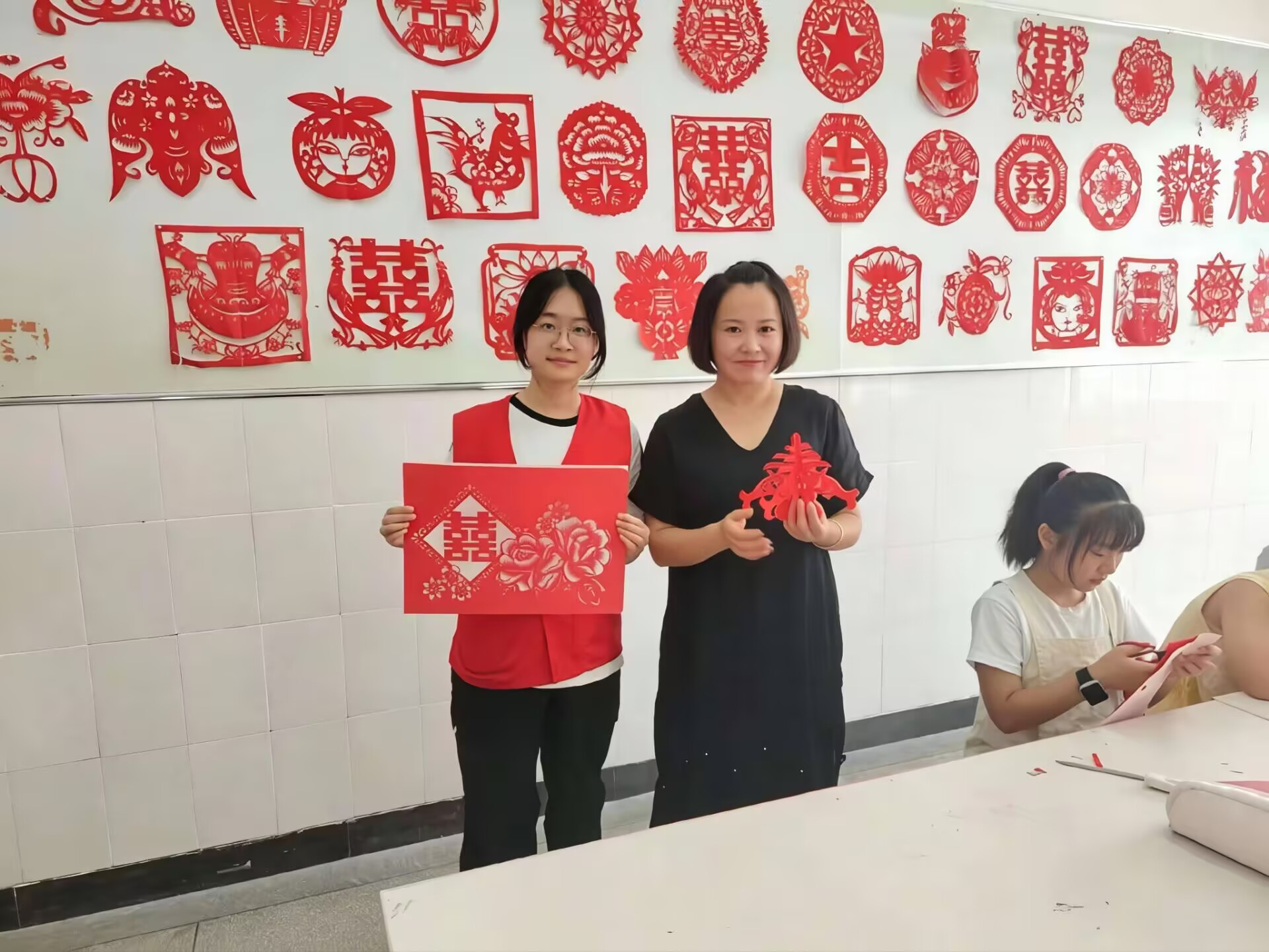 �����������������ţ�����ҽ�ƴ�ѧѧ�Ӹ���Զ��չ���Ŵ����뽡��ʵ������