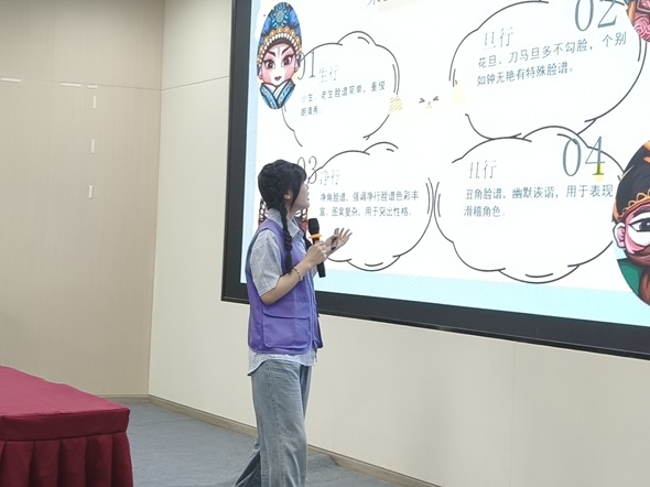 图一:主讲队员介绍脸谱
