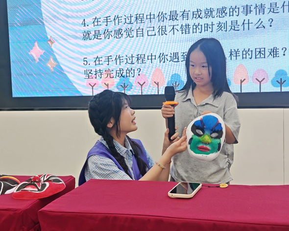 图四:小朋友分享绘制心情