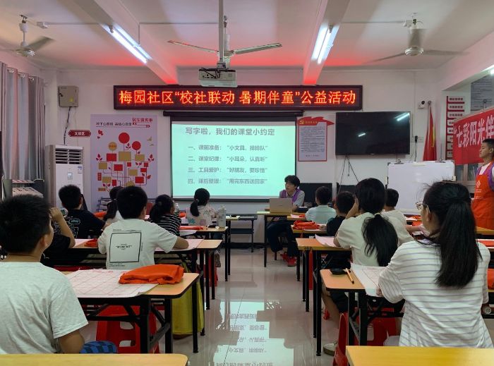 书法课堂(袁媛 摄)
