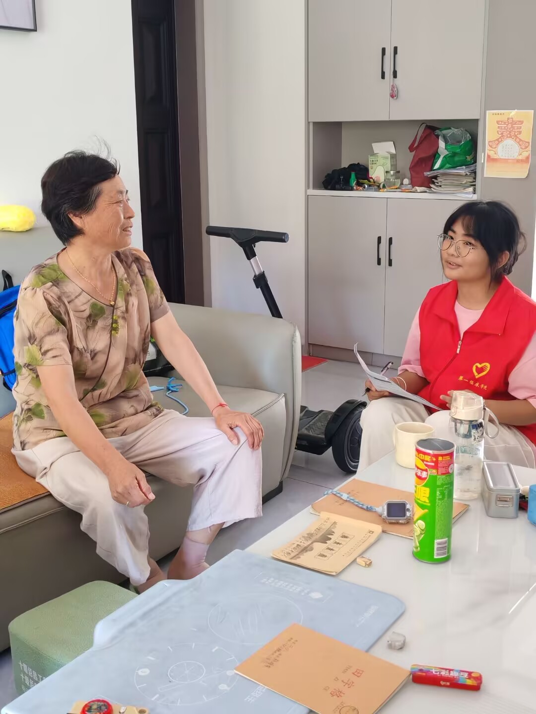 陪老人聊天说话