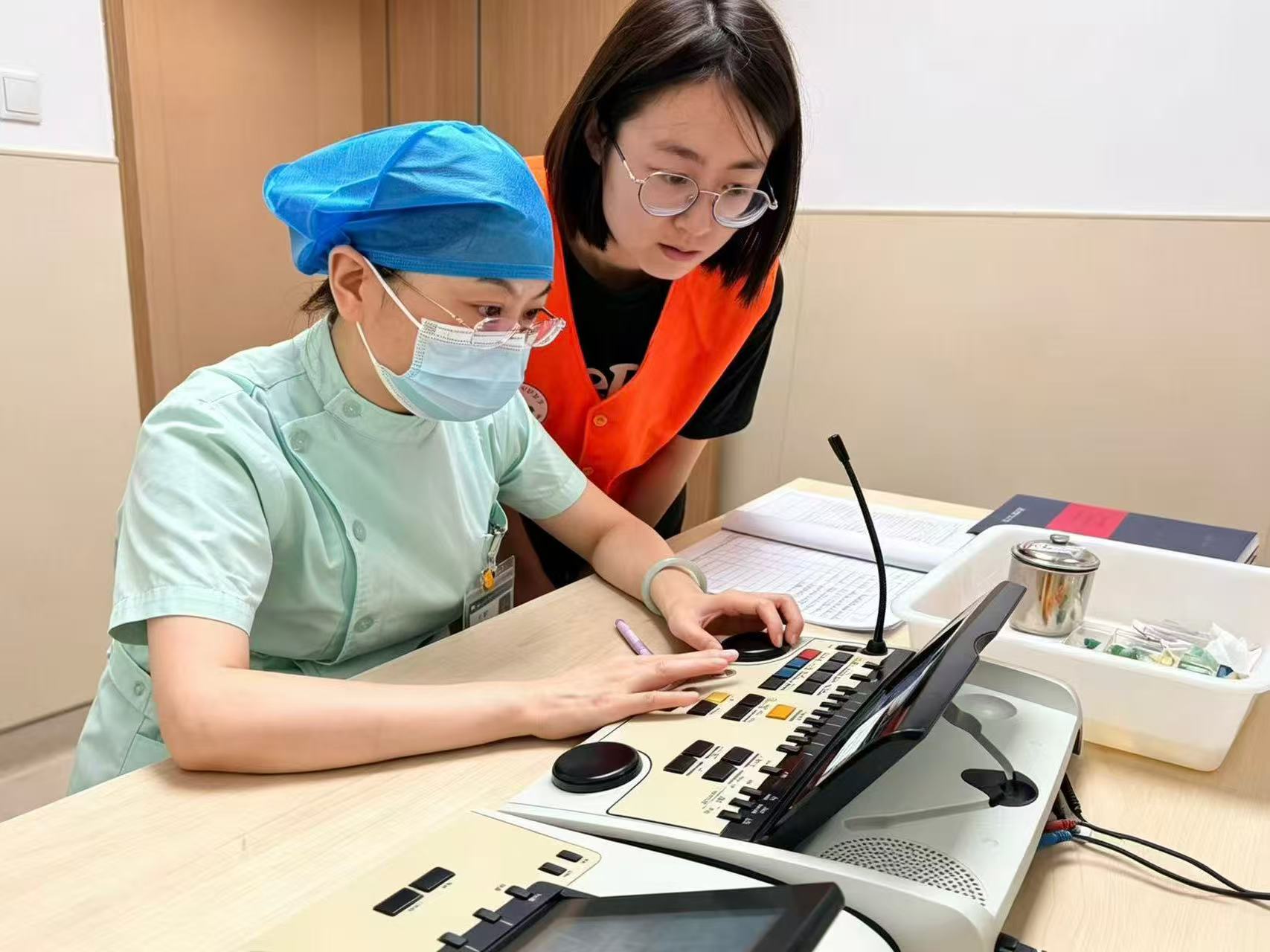 了解科室相关工作职能 李依柔摄