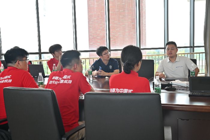 实践队员与中科院海洋所老师进行座谈交流