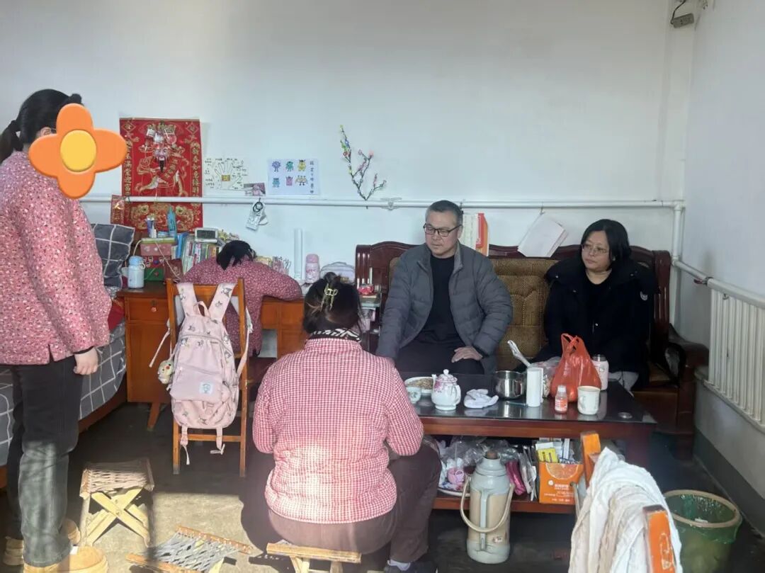 �����뻷��ѧԺ��չ��ͥ��������ѧ���߷�ο�ʻ