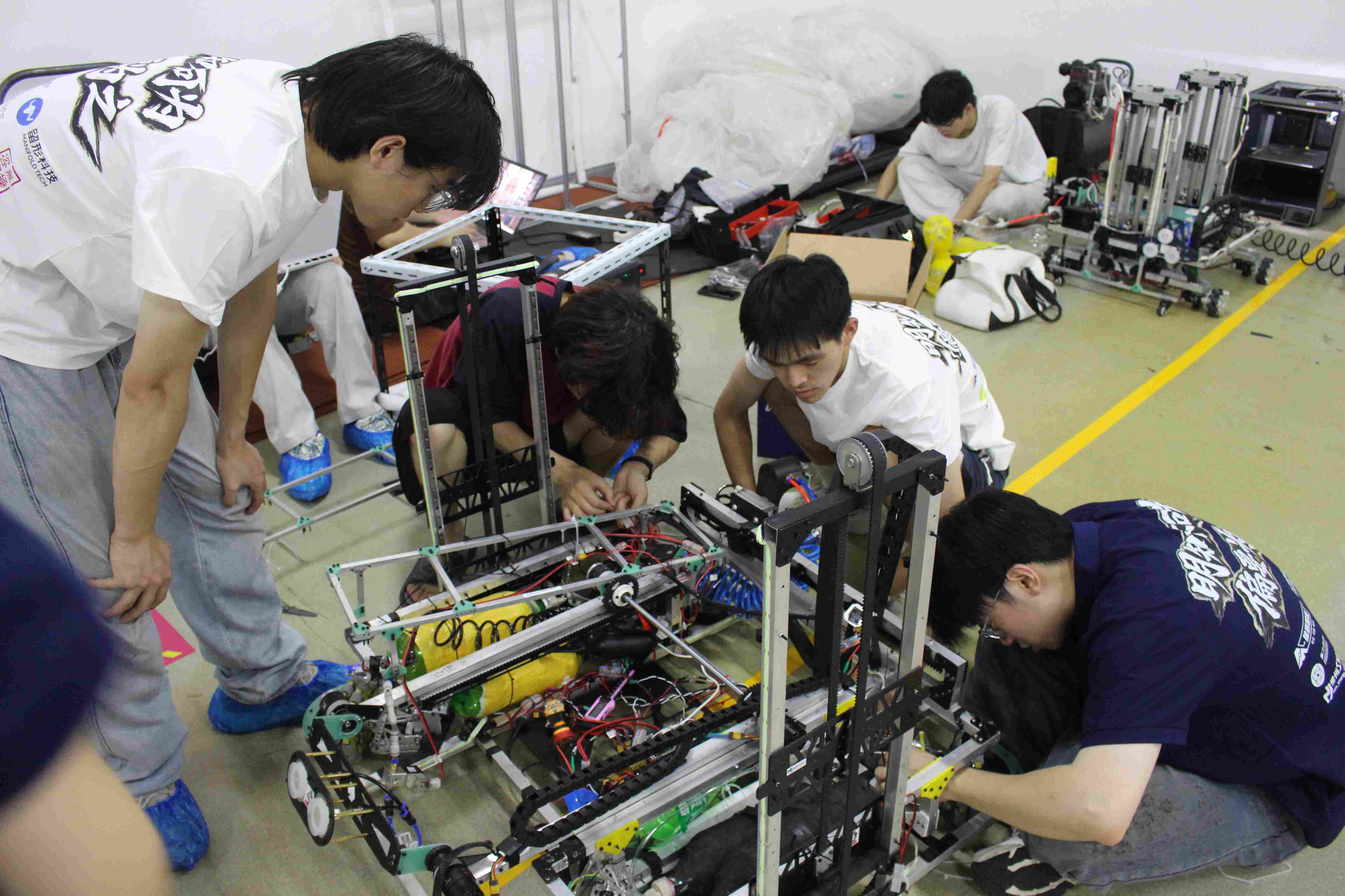 �ƴ��������������ݹ�ѧԺѧ����ս�ڶ�ʮ���ȫ����ѧ�������˴��� ROBOCON