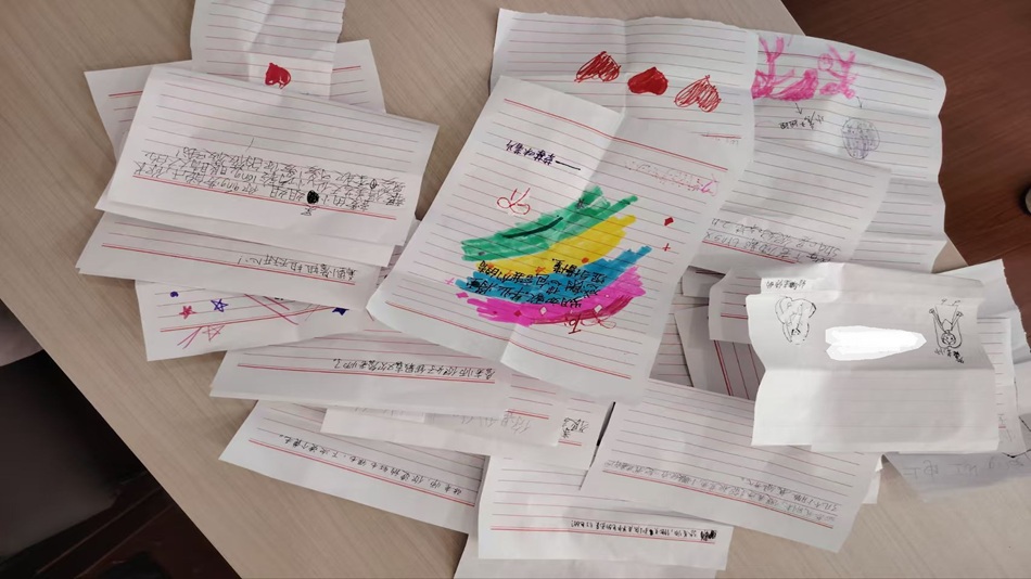 孩子们写给志愿者们的感谢信